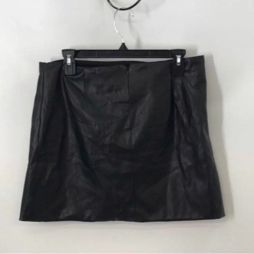 NONchalant Black Mini Skirt - Picture 3 of 3